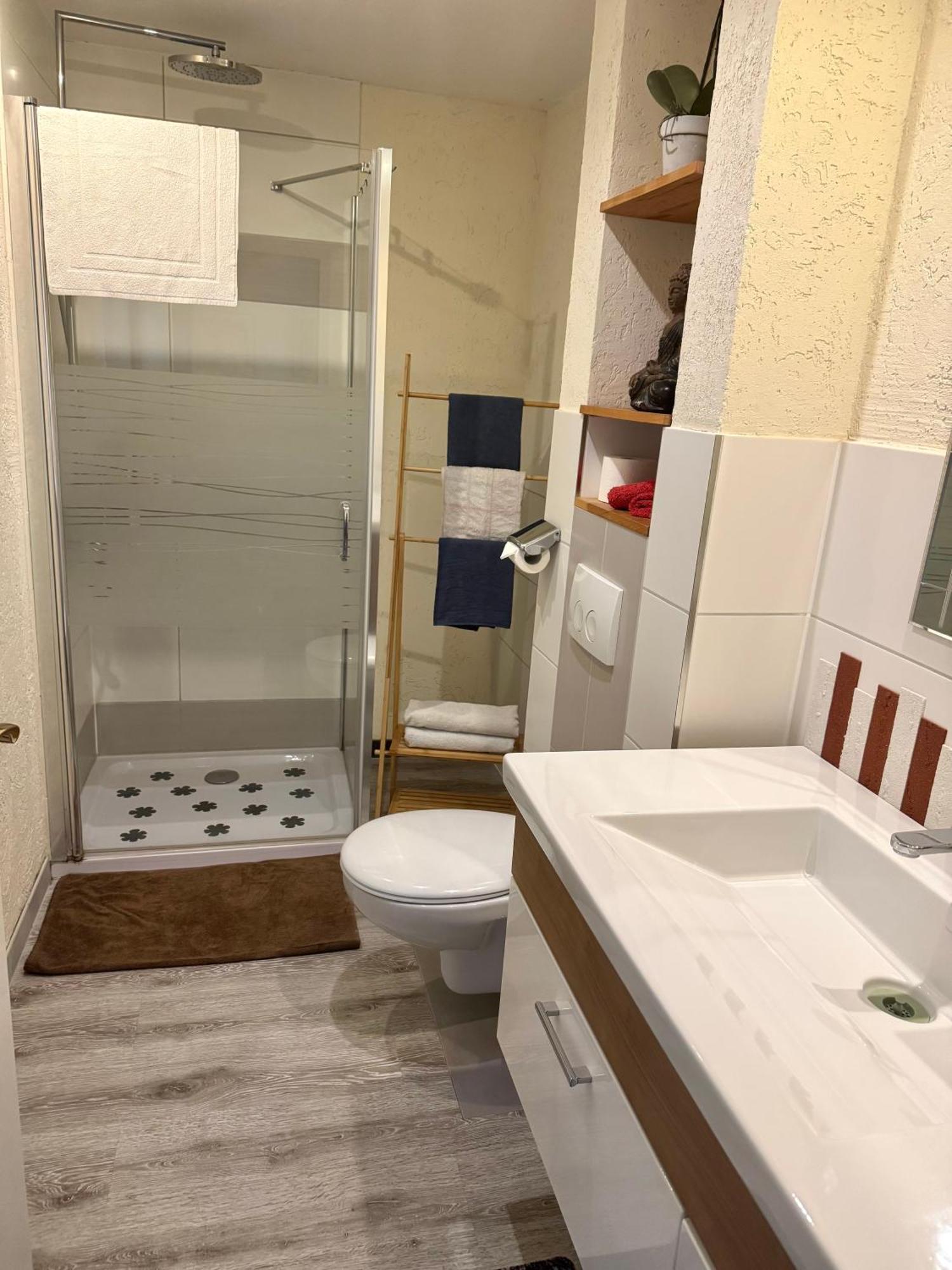 Wohnung Mit Charme, Netflix Rheinstetten Exterior foto